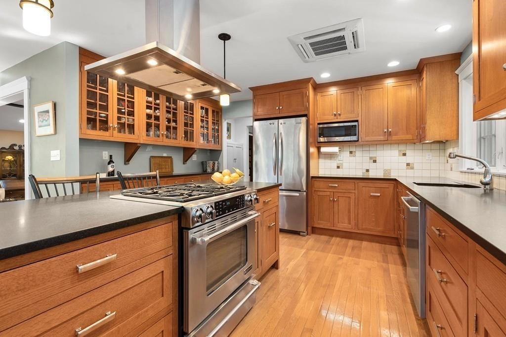 69 Pontiac Road Newton, MA 02468 - Photo 9 of 32