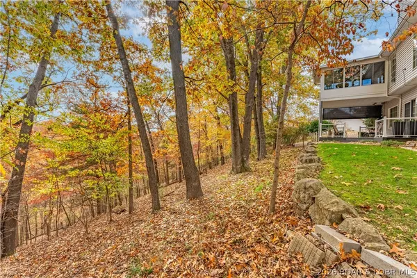 $475,000 | 662 Grandview Lane, Linn Creek, MO 65052