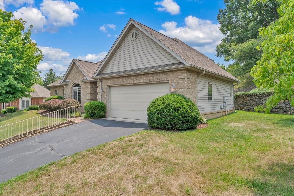 2512 Oak Ridge Lane Salem, VA 24153 - Photo 45 of 49 47-MIB03155