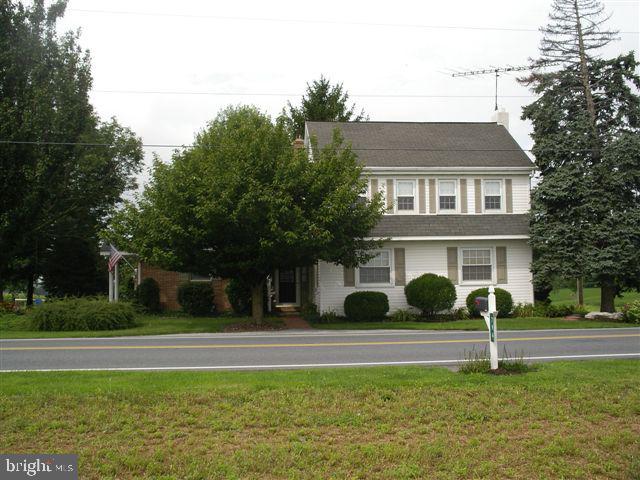 794 Fairview Road Manheim, PA 17545 - Photo 2 of 25