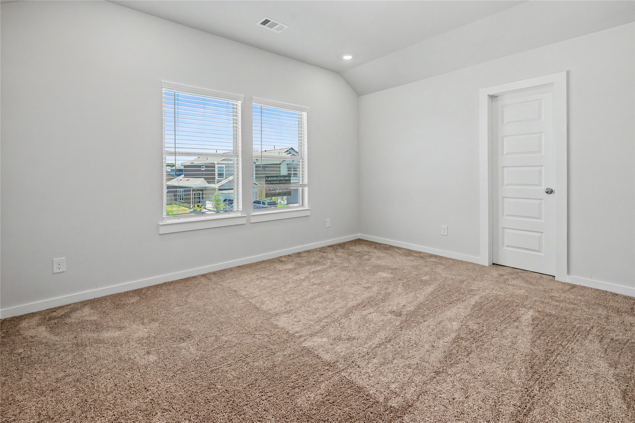 6423 Bolinas Court Rosharon, TX 77583 - Photo 33 of 39 an empty room with windows