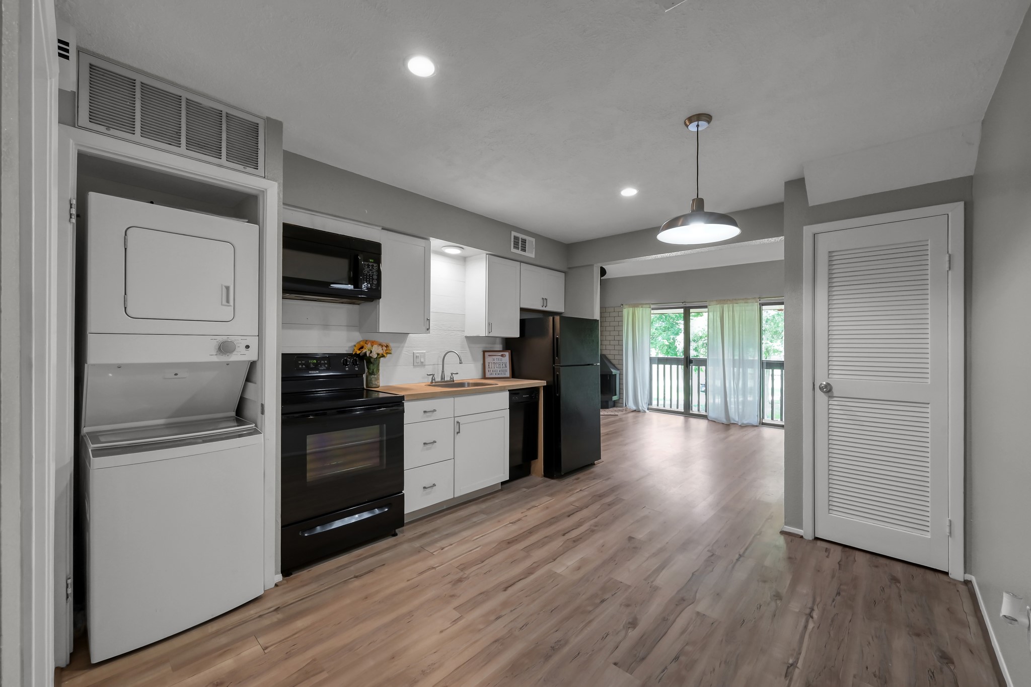 12900 Walden Road, Unit 1010J Montgomery, TX 77356 - Photo 4 of 24 Kitchen