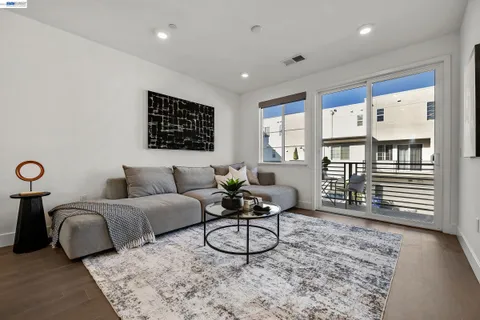 $699,999 | 29259 Hub Court, Hayward, CA 94544