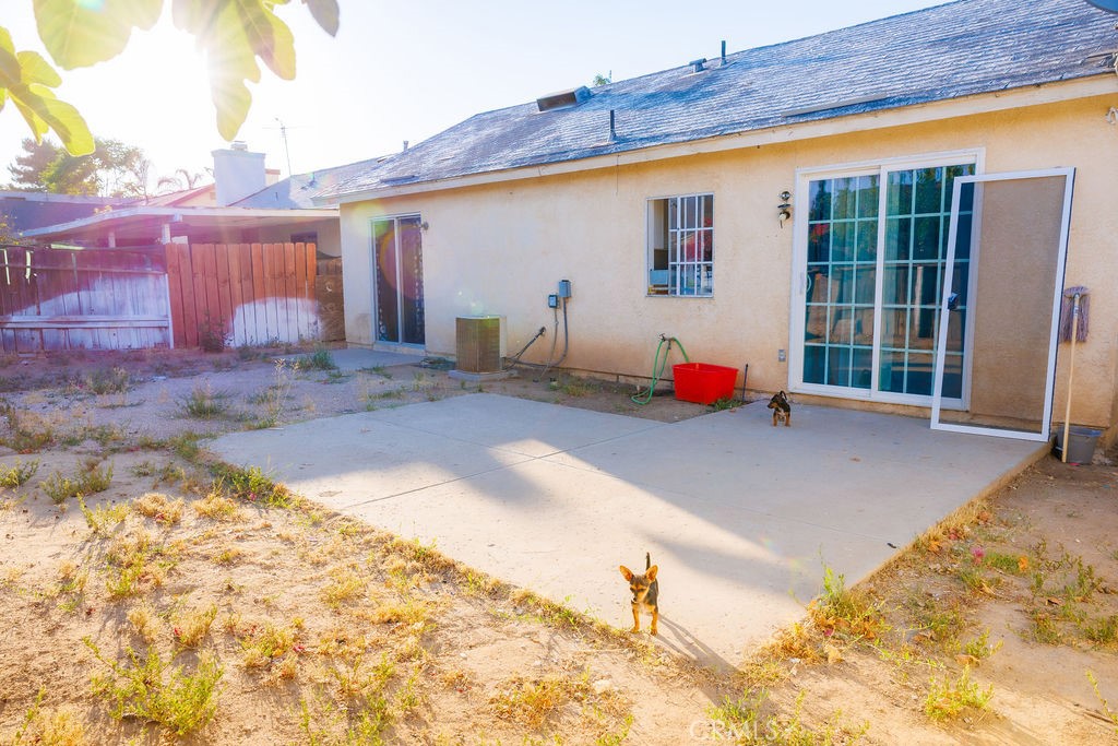 575 Prairie Way Perris, CA 92571 - Photo 9 of 9 a backyard of a house