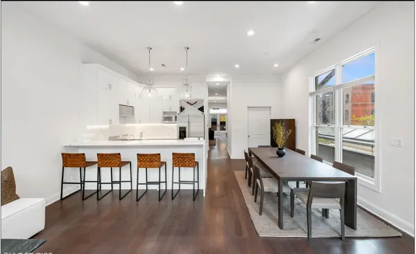 $9,000 | 215 North Green Street, Unit 2, Chicago, IL 60607