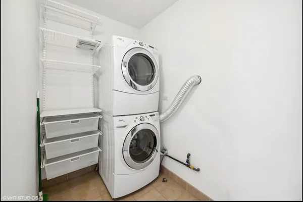 $9,000 | 215 North Green Street, Unit 2, Chicago, IL 60607