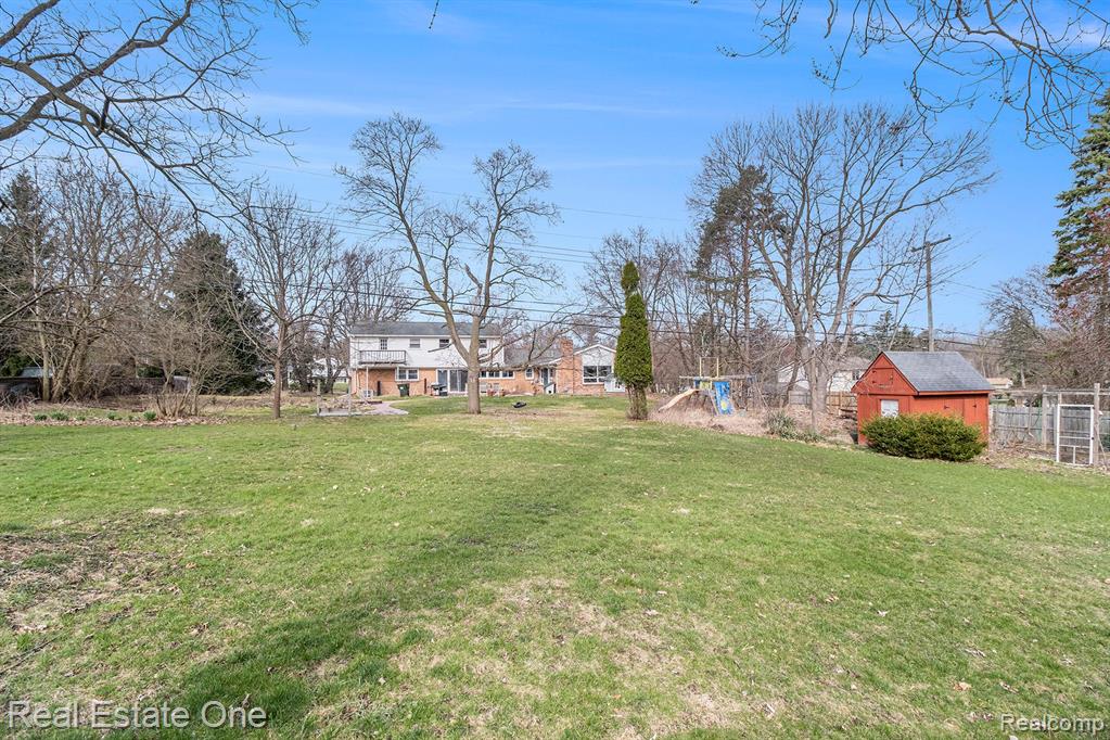 1167 Brewster Road Rochester Hills, MI 48306 - Photo 13 of 17