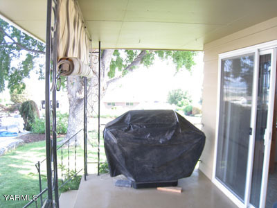 704 Meadowbrook Road Yakima, WA 98903 - Photo 14 of 33 a view of a glass door