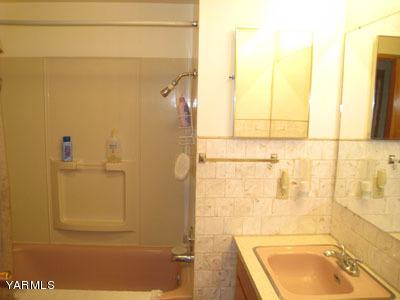 704 Meadowbrook Road Yakima, WA 98903 - Photo 17 of 33 a bathroom with a tub sink and shower