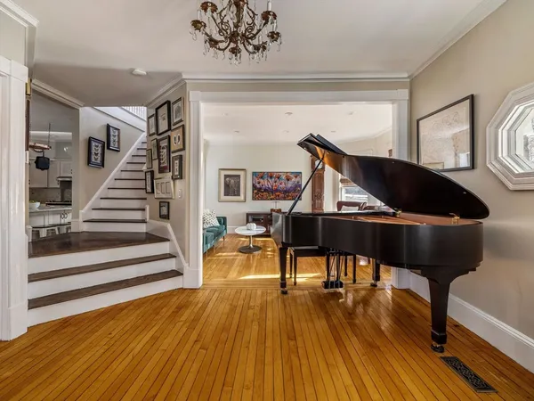$1,150,000 | 4 Latisquama Road, Southborough, MA 01772