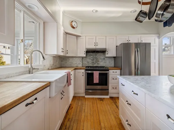 $1,150,000 | 4 Latisquama Road, Southborough, MA 01772