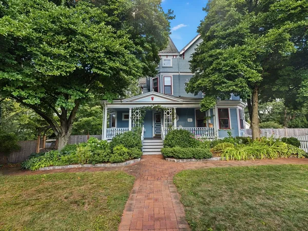 $1,150,000 | 4 Latisquama Road, Southborough, MA 01772