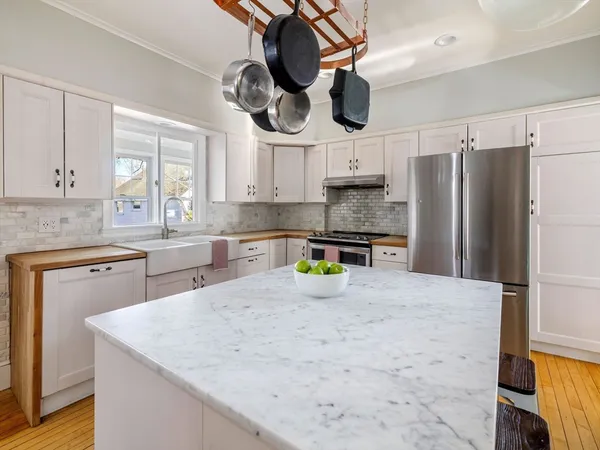 $1,150,000 | 4 Latisquama Road, Southborough, MA 01772