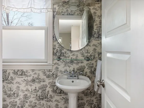 $1,150,000 | 4 Latisquama Road, Southborough, MA 01772