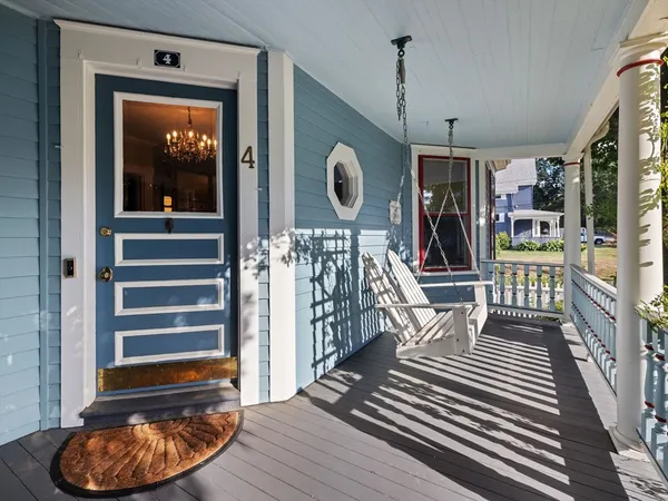 $1,150,000 | 4 Latisquama Road, Southborough, MA 01772