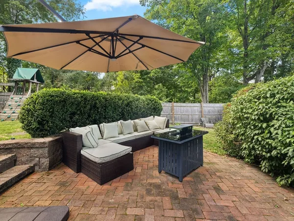 $1,150,000 | 4 Latisquama Road, Southborough, MA 01772
