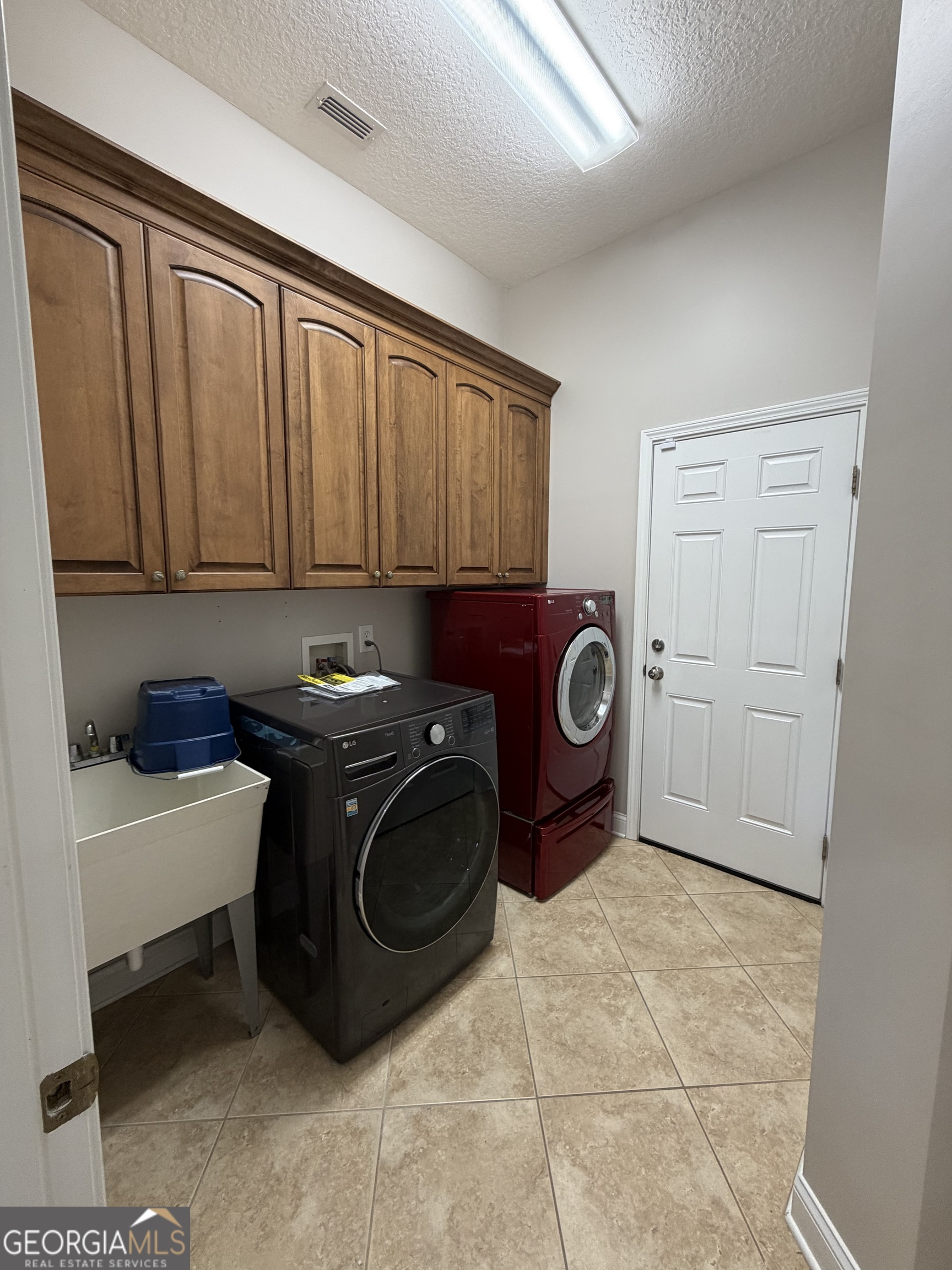 108 Heron's Nest Circle Kingsland, GA 31548 - Photo 61 of 62 a utility room with cabinets