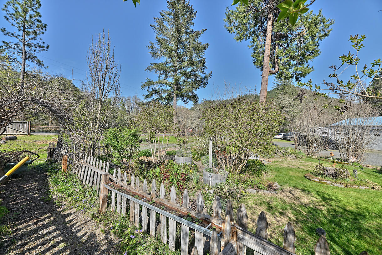 231 Fielder Creek Road Rogue River, OR 97537 - Photo 41 of 46 DSC_0395