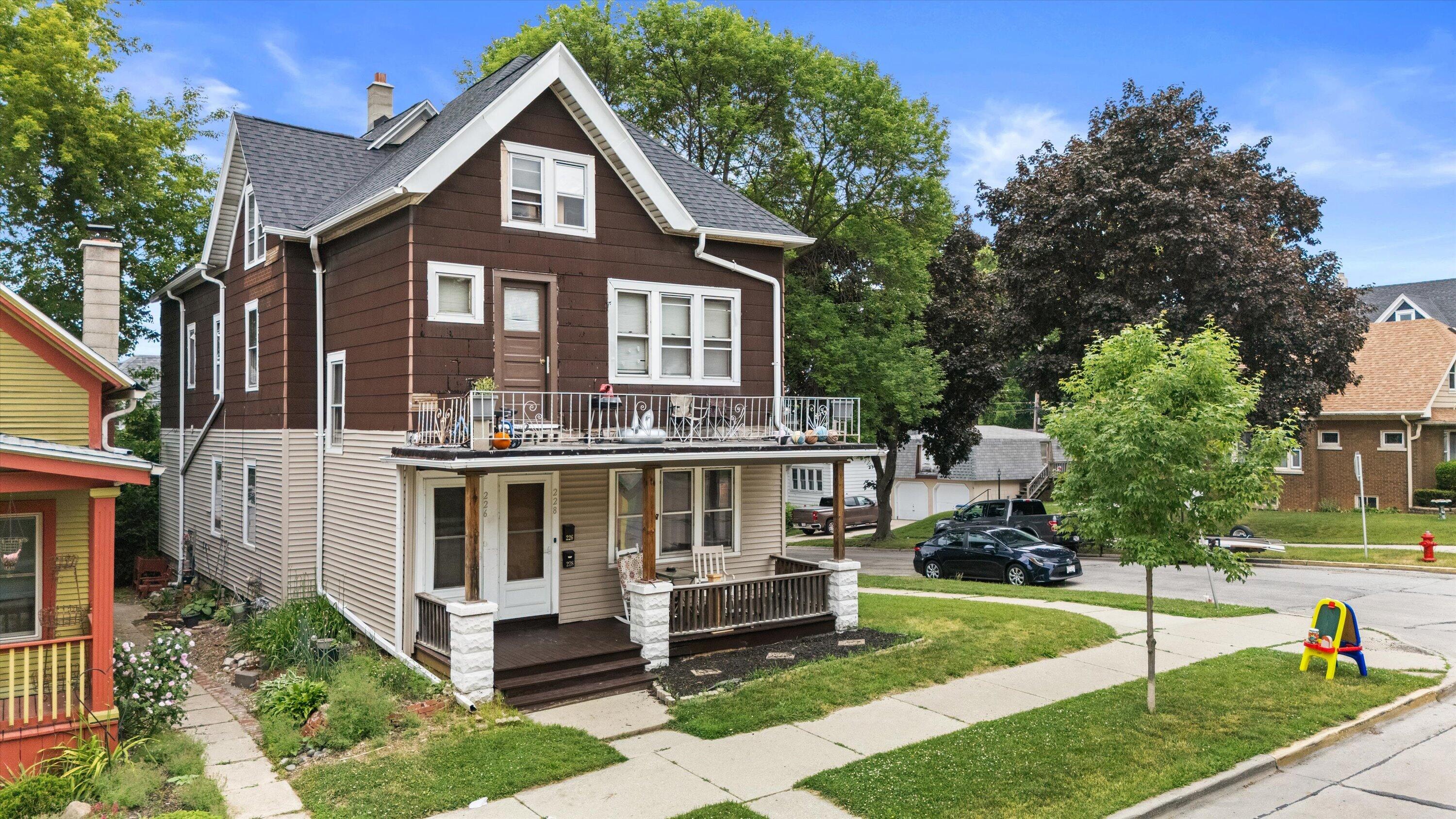 226 East Smith Street, Unit 228 Milwaukee, WI 53207 - Photo 32 of 39 Front of House