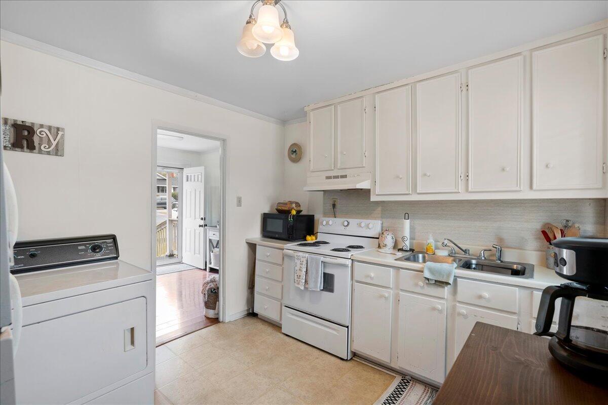 406 Butler Street St. Matthews, SC 29135 - Photo 5 of 10 07-DSC05093_1