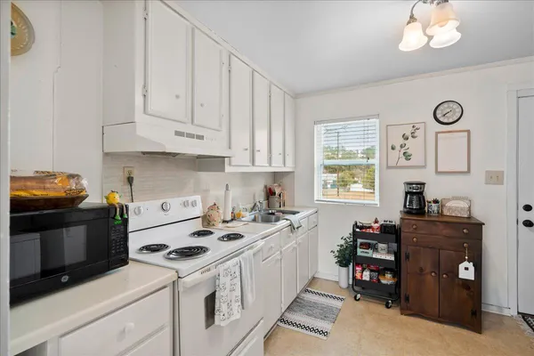 $199,300 | 406 Butler Street, St. Matthews, SC 29135