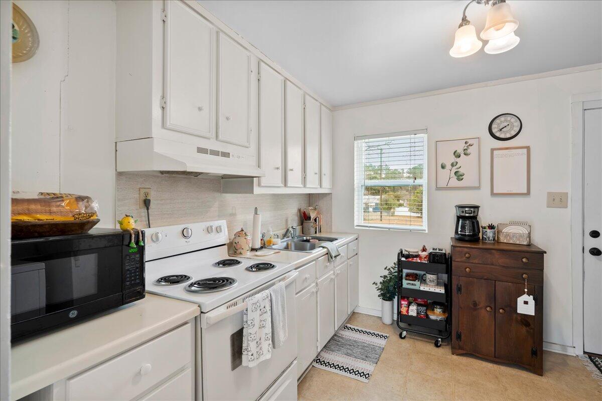 406 Butler Street St. Matthews, SC 29135 - Photo 6 of 10 08-DSC05090_1