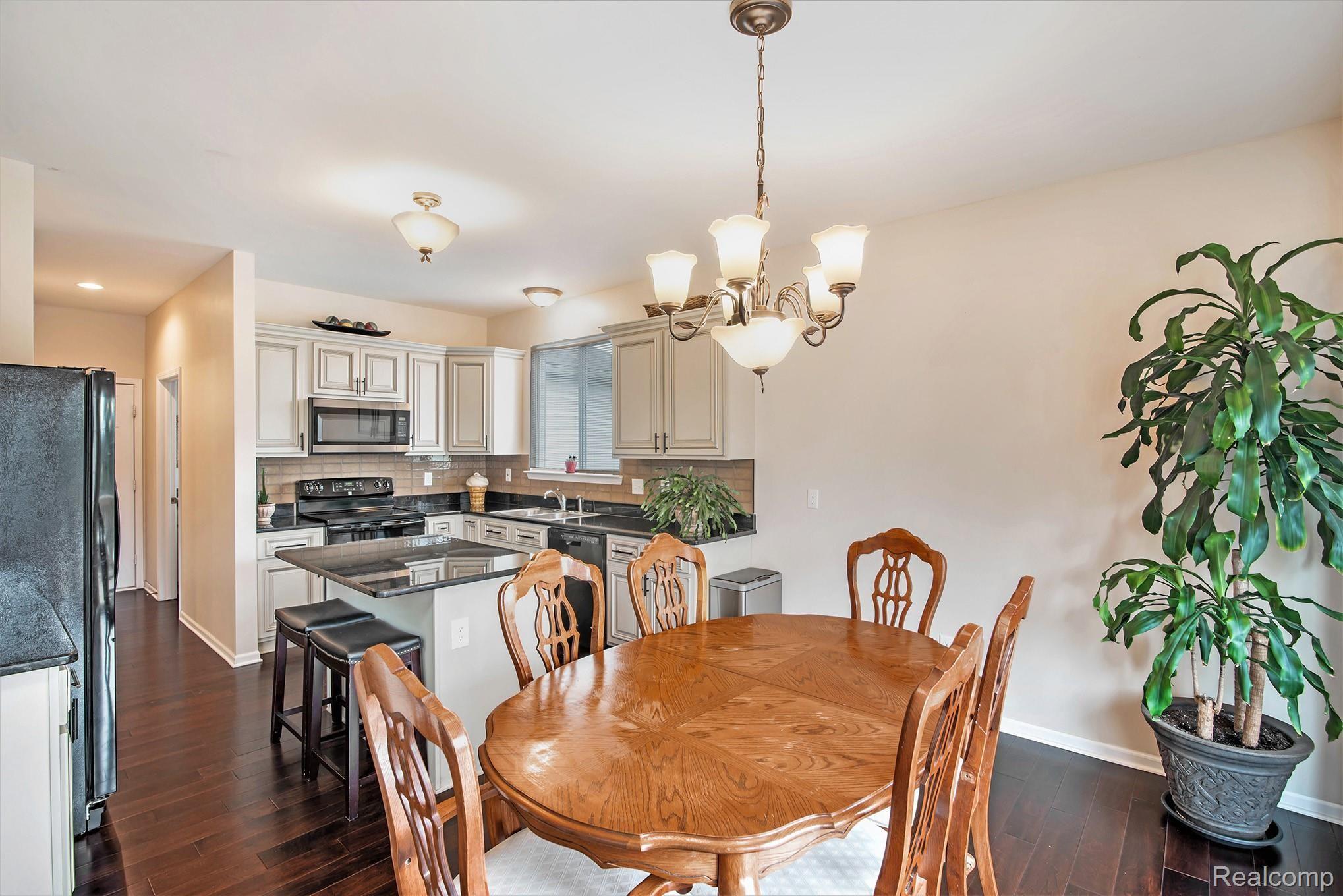 1377 Ridge View Court Grand Blanc, MI 48439 - Photo 11 of 36 14.jpg