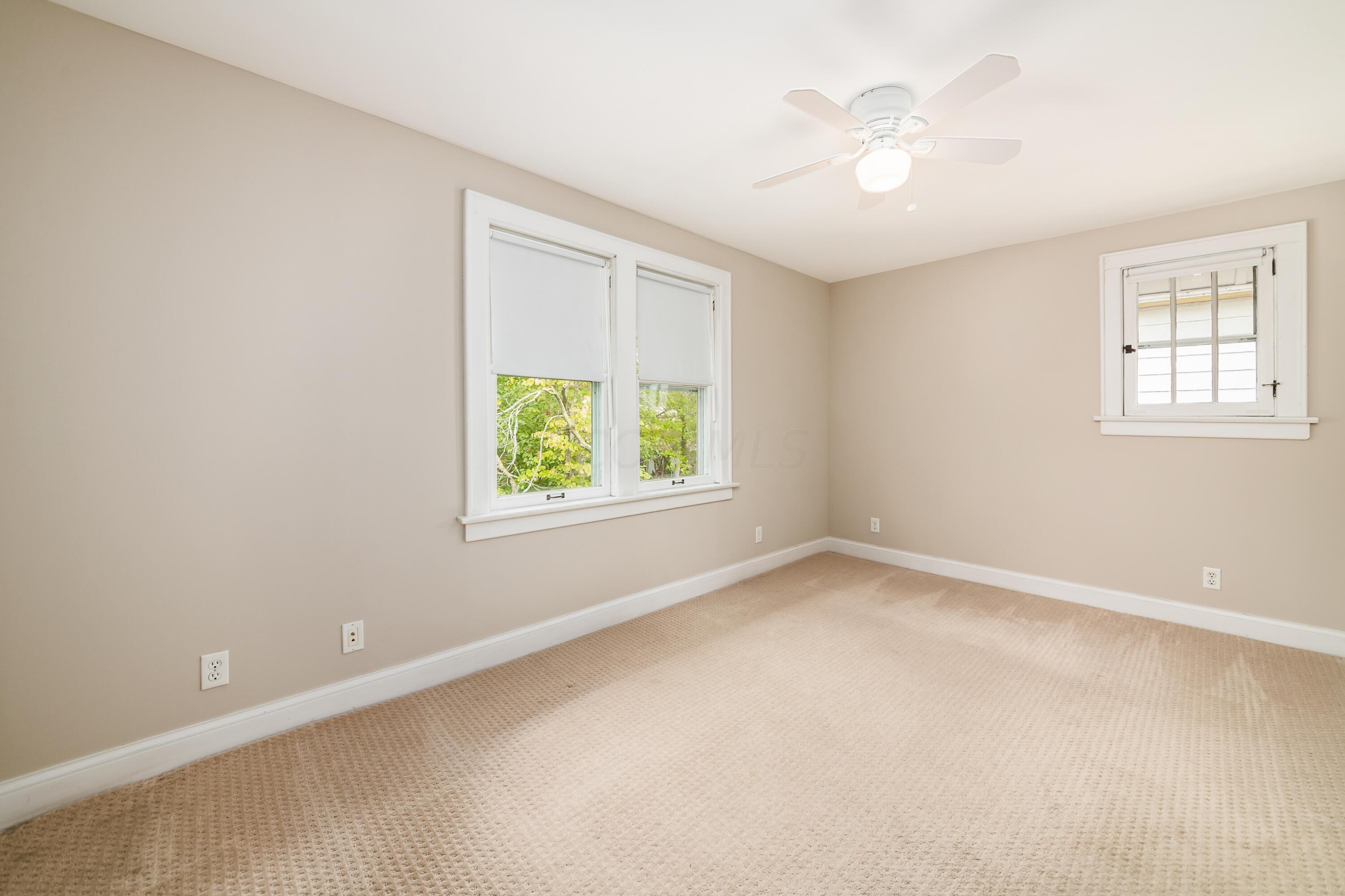 186 East Pacemont Road Columbus, OH 43202 - Photo 35 of 39 Huge back bedroom w great light