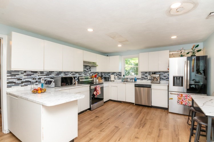 75 Durham Road, Unit 75 Dedham, MA 02026 - Photo 2 of 11