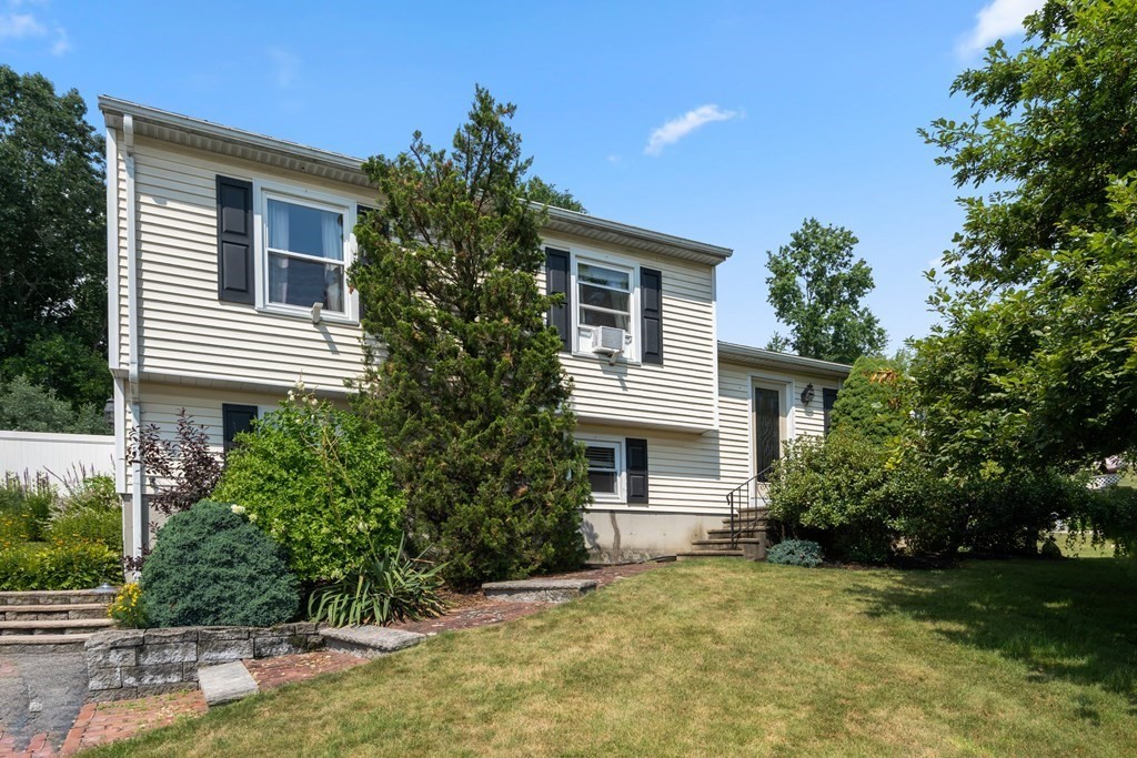 16 Old Farm Road Auburn, MA 01501 - Photo 1 of 42 Gallery Image 1