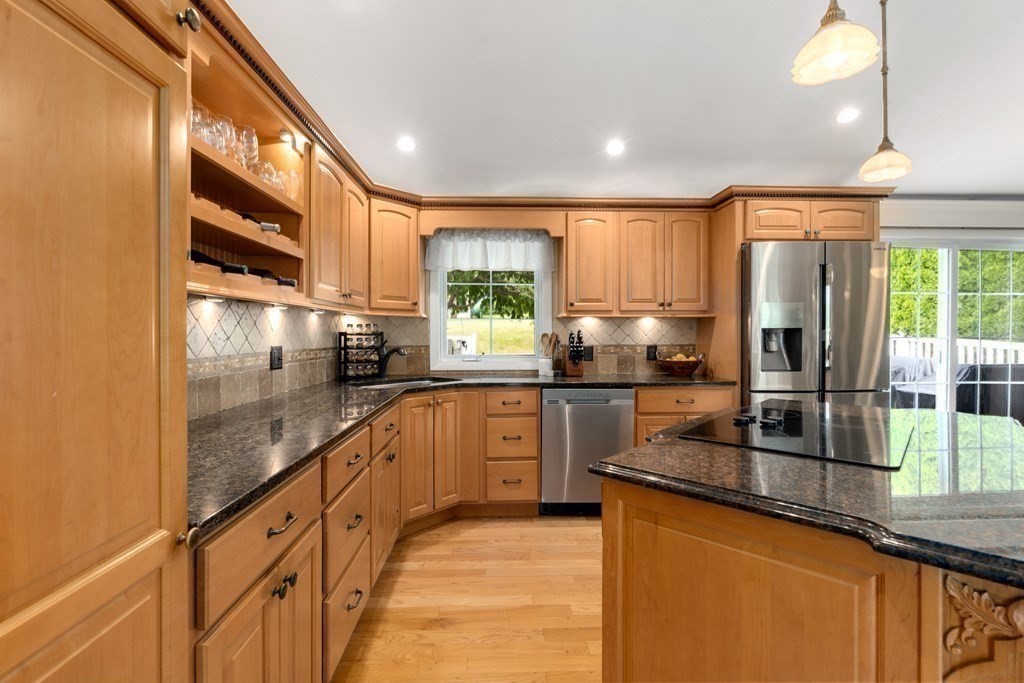 16 Old Farm Road Auburn, MA 01501 - Photo 13 of 42 Gallery Image 13