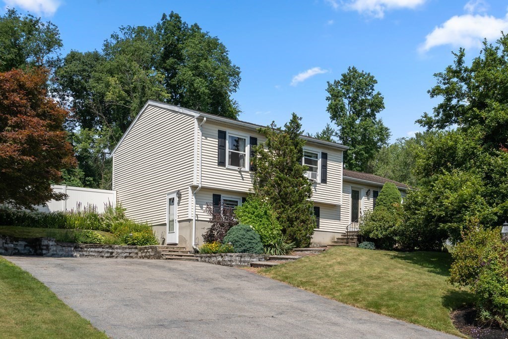 16 Old Farm Road Auburn, MA 01501 - Photo 2 of 42 Gallery Image 2
