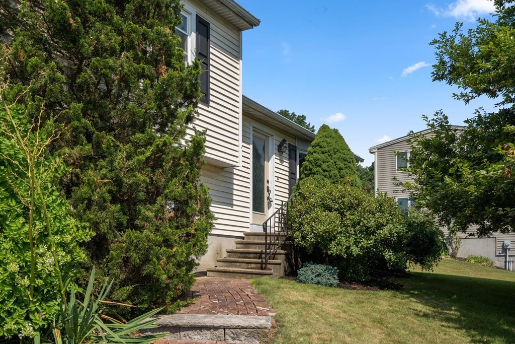 16 Old Farm Road Auburn, MA 01501 - Photo 3 of 42 Gallery Image 3