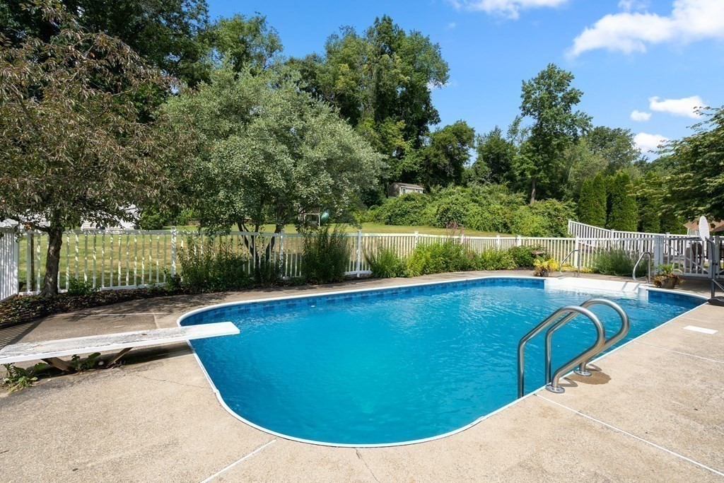 16 Old Farm Road Auburn, MA 01501 - Photo 7 of 42 Gallery Image 7