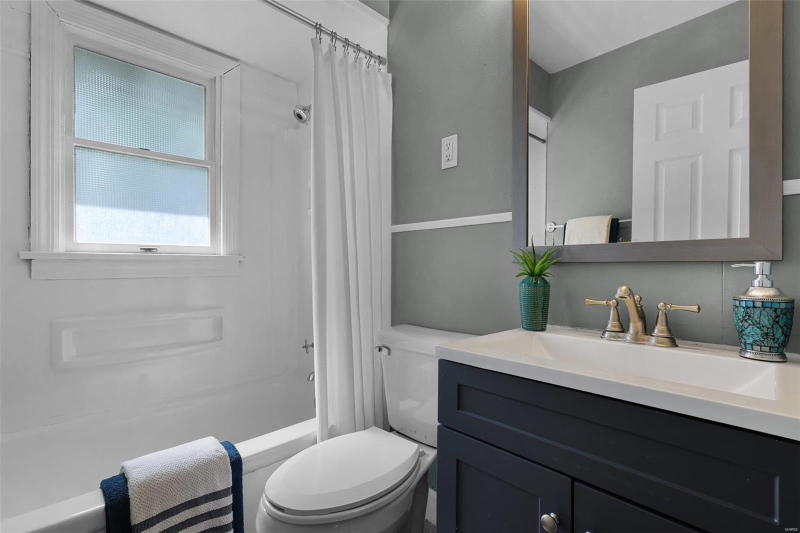 180 Bascom Drive St. Louis, MO 63135 - Photo 12 of 16