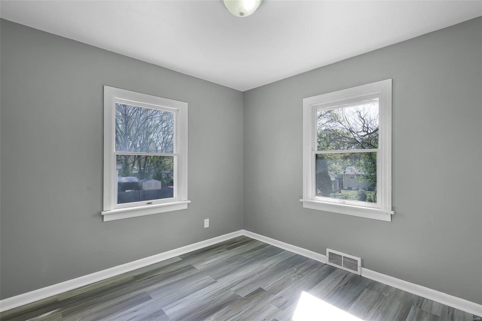 180 Bascom Drive St. Louis, MO 63135 - Photo 9 of 16