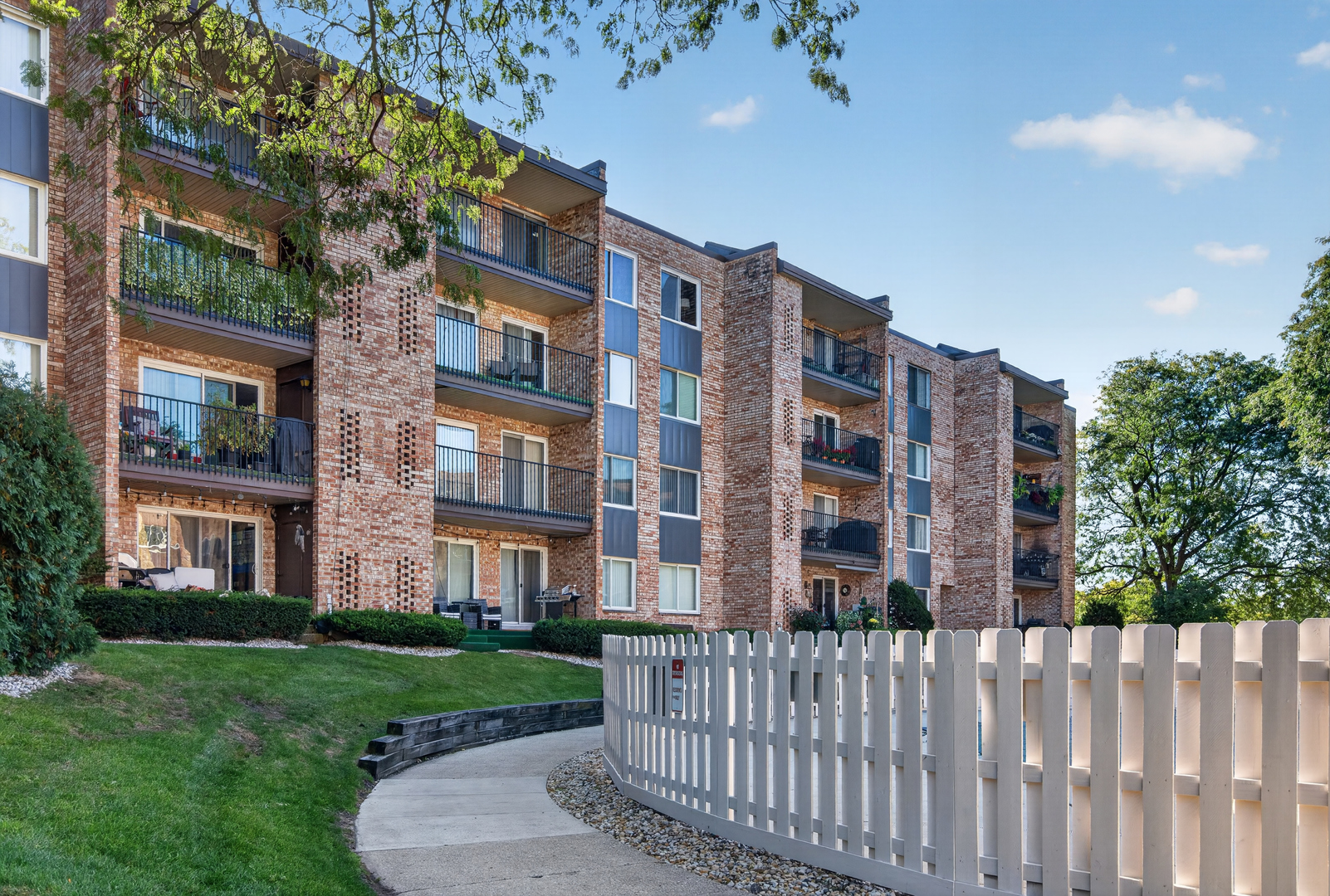 502 West Huntington Commons Road, Unit 241 Mount Prospect, IL 60056 - Photo 2 of 25 Gallery Image 2