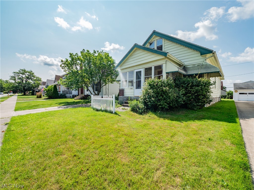 7913 Spring Garden Road Cleveland, OH 44129 - Photo 2 of 30