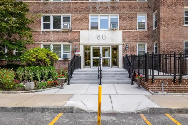 $165,085 | 80 Knolls Crescent, Unit 1B | Spuyten Duyvil