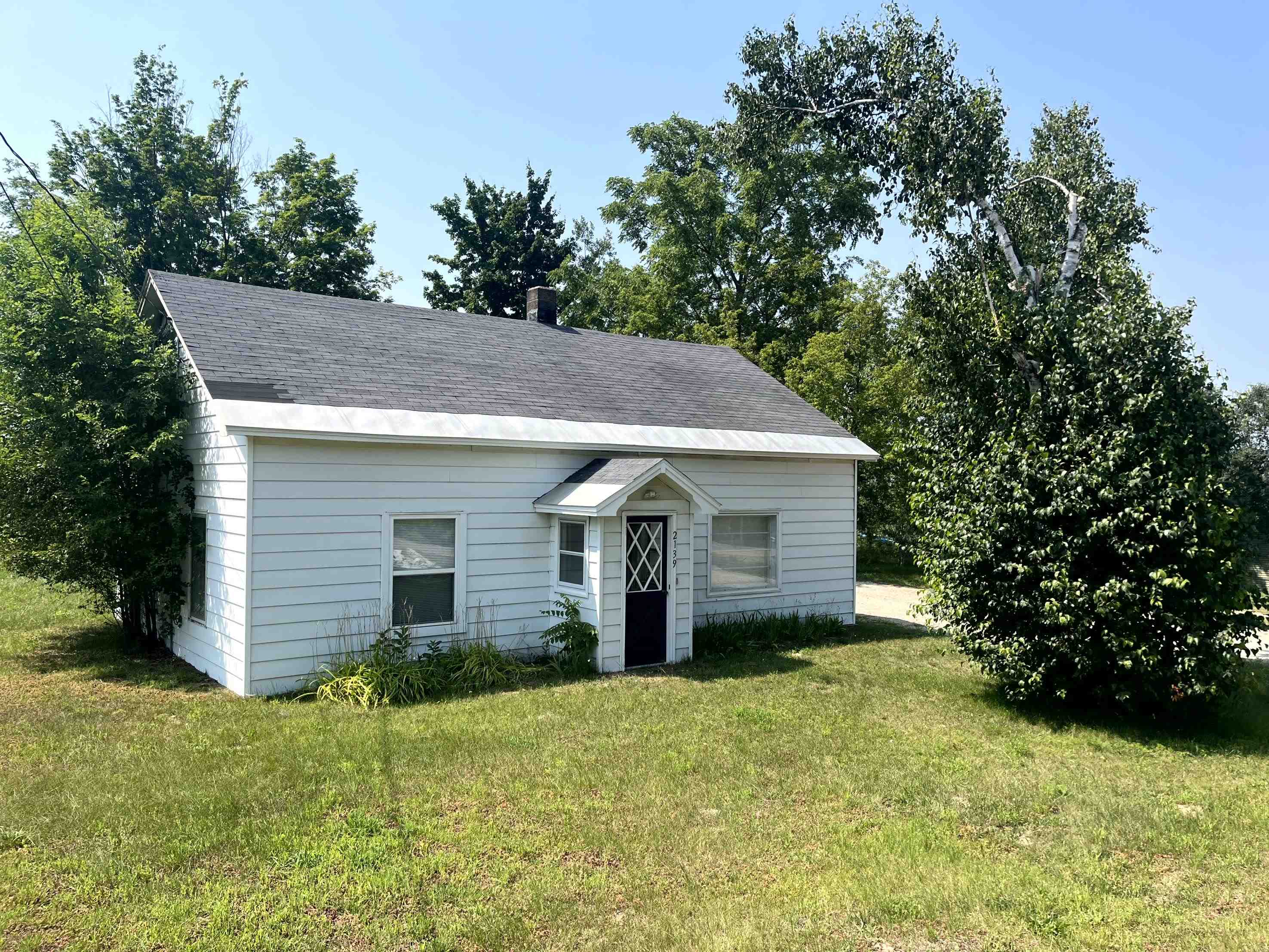 2139 North Three Mile Road Traverse City, MI 49686 - Photo 1 of 29 1937351-80acceec-a06a-491f-9863-d230974cdeda.JPG