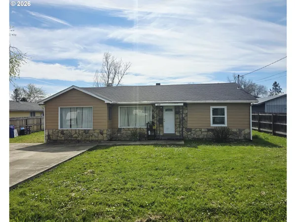 $265,000 | 2137 Castle Avenue, Roseburg, OR 97471