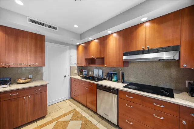 $6,195 | 5055 Collins Avenue, Unit 5C, Miami Beach, FL 33140