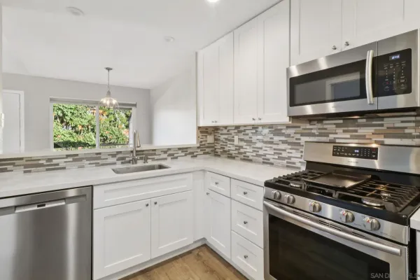 $995,000 | 2422 Caminito Ocean Cove, Cardiff, CA 92007