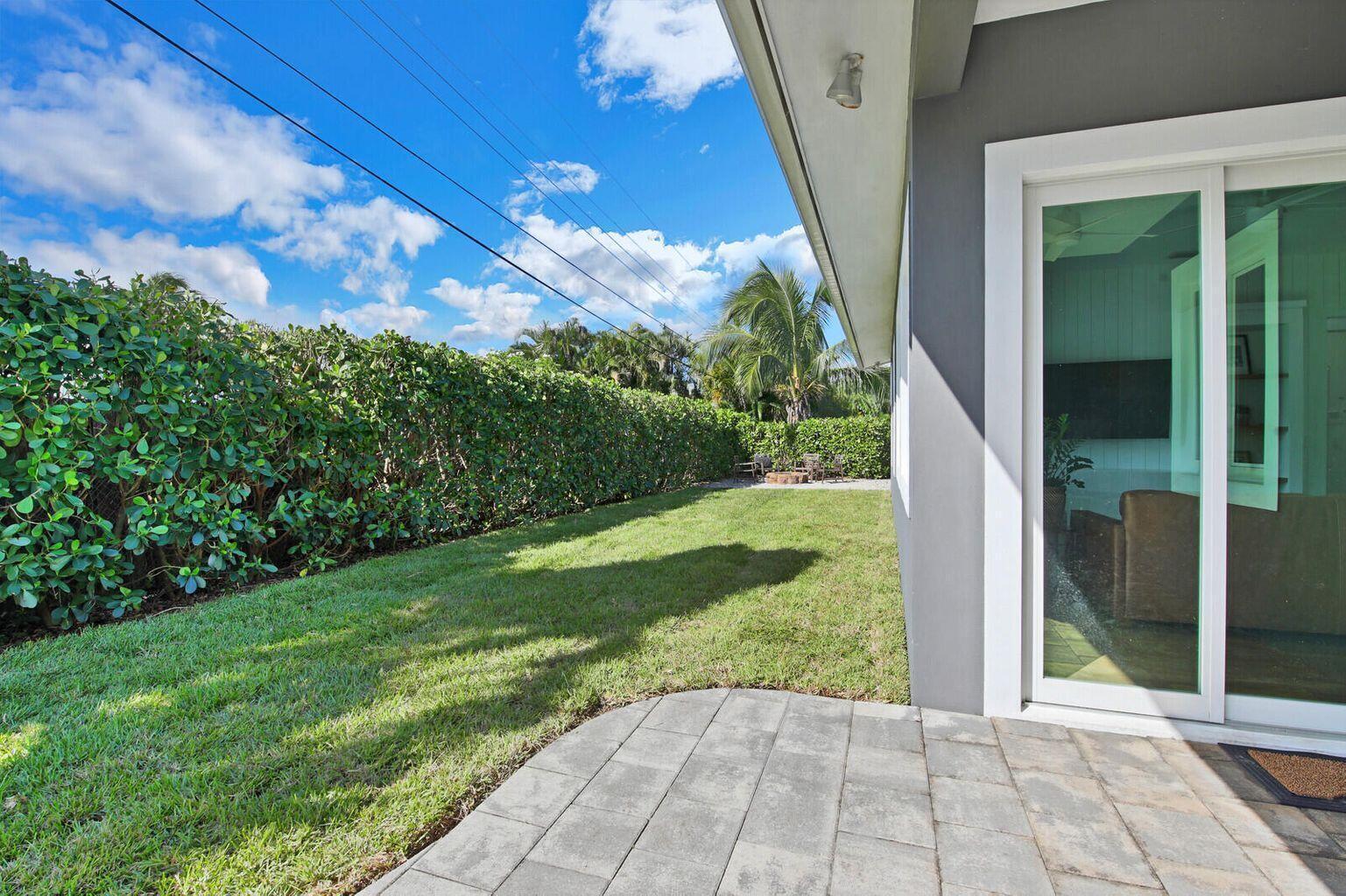 68 Azalea Circle Jupiter, FL 33469 - Photo 32 of 38 68 Azalea Yard