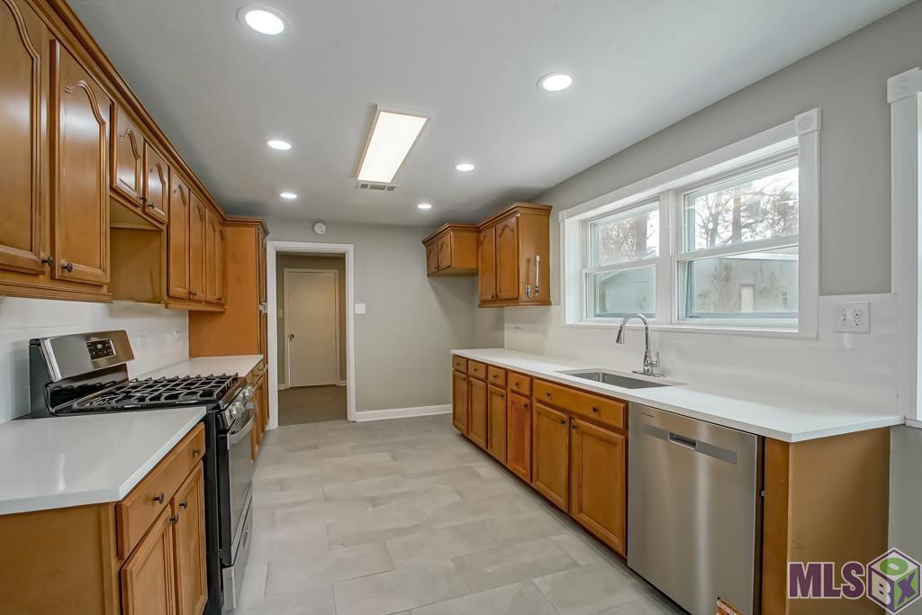 6754 Kleinpeter Road Baton Rouge, LA 70811 - Photo 2 of 29