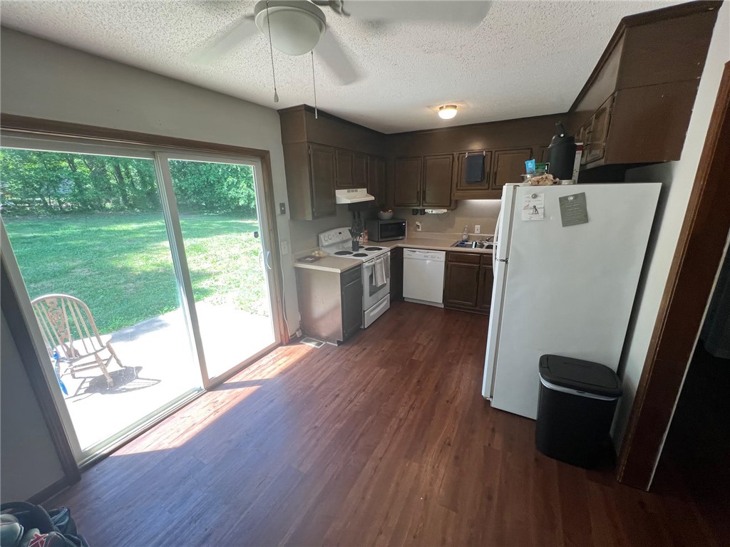 520 Ravenel Circle Seneca, SC 29678 - Photo 2 of 6 Sliding glass doors offer access to the yard from this functional kitchen space.