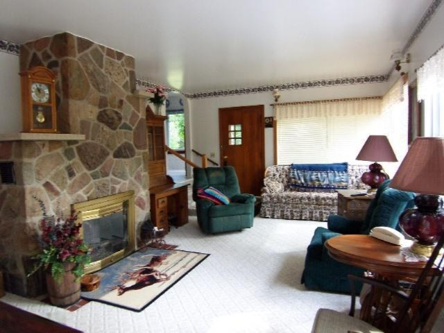 7771 River Road Evart, MI 49631 - Photo 8 of 29 Living room