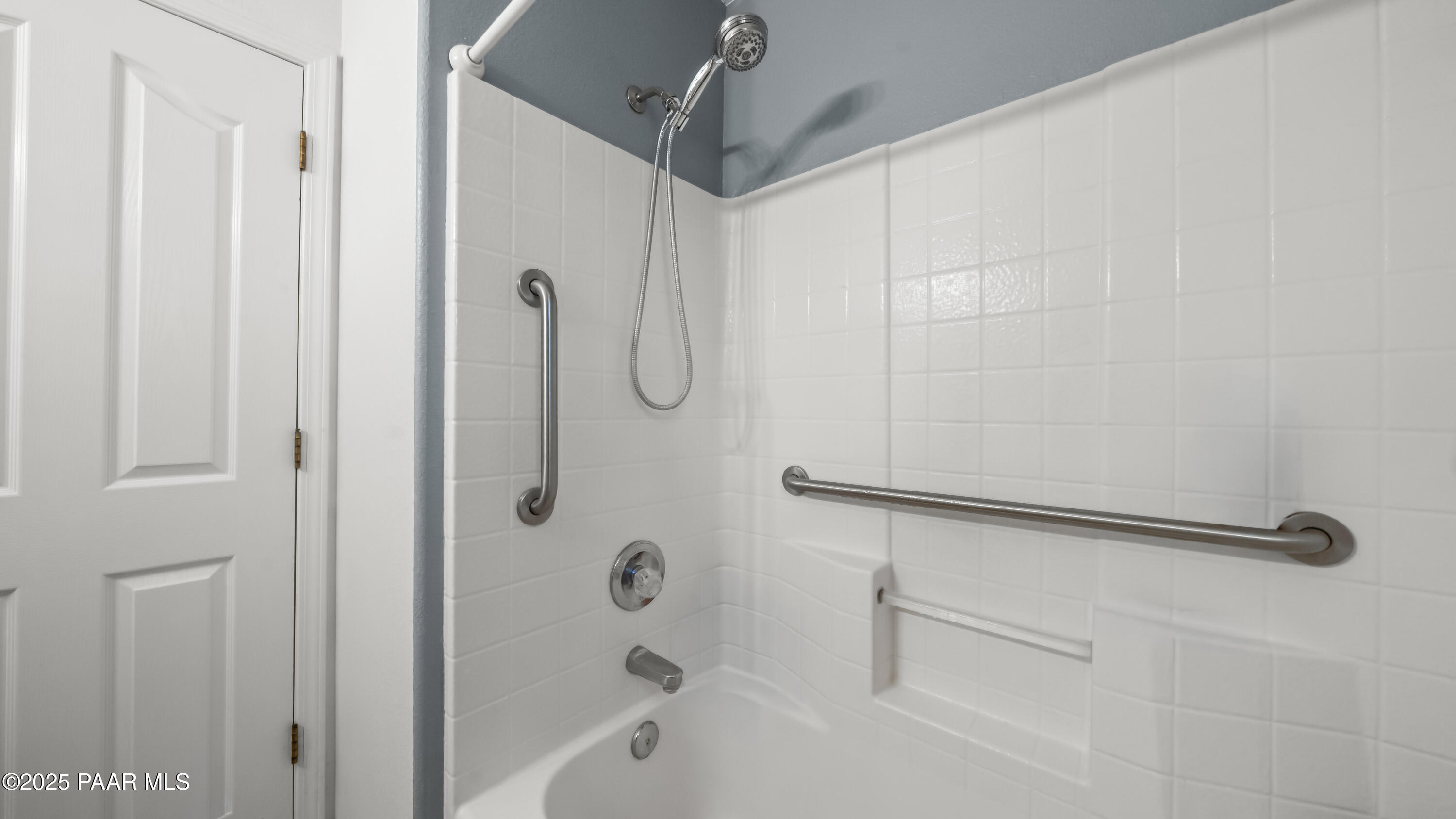 11873 East Turquoise Circle Dewey, AZ 86327 - Photo 41 of 86 a bathroom with a shower and a shower