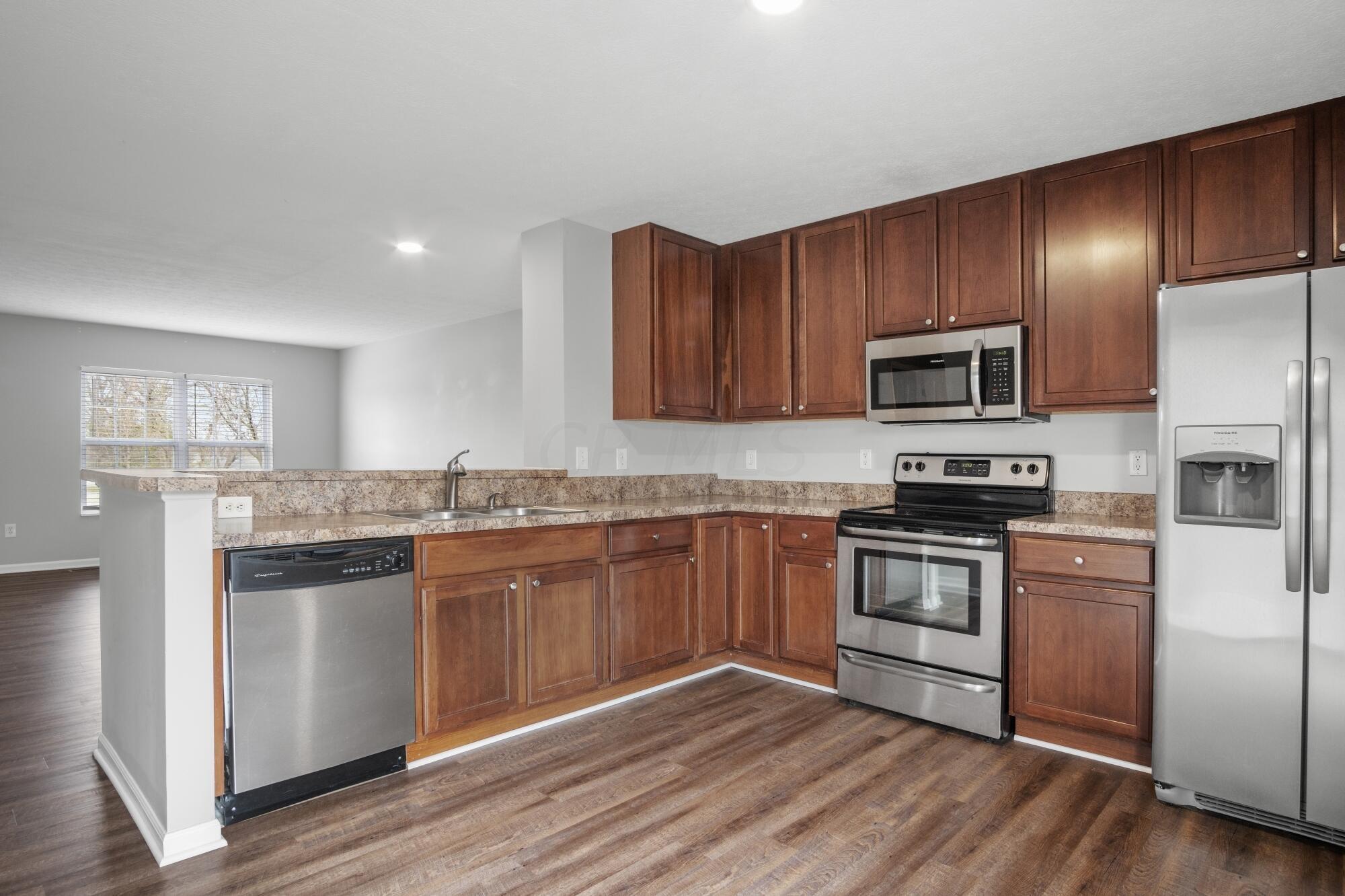 587 Lazelle Road Westerville, OH 43081 - Photo 8 of 25 032-587 Lazelle Rd