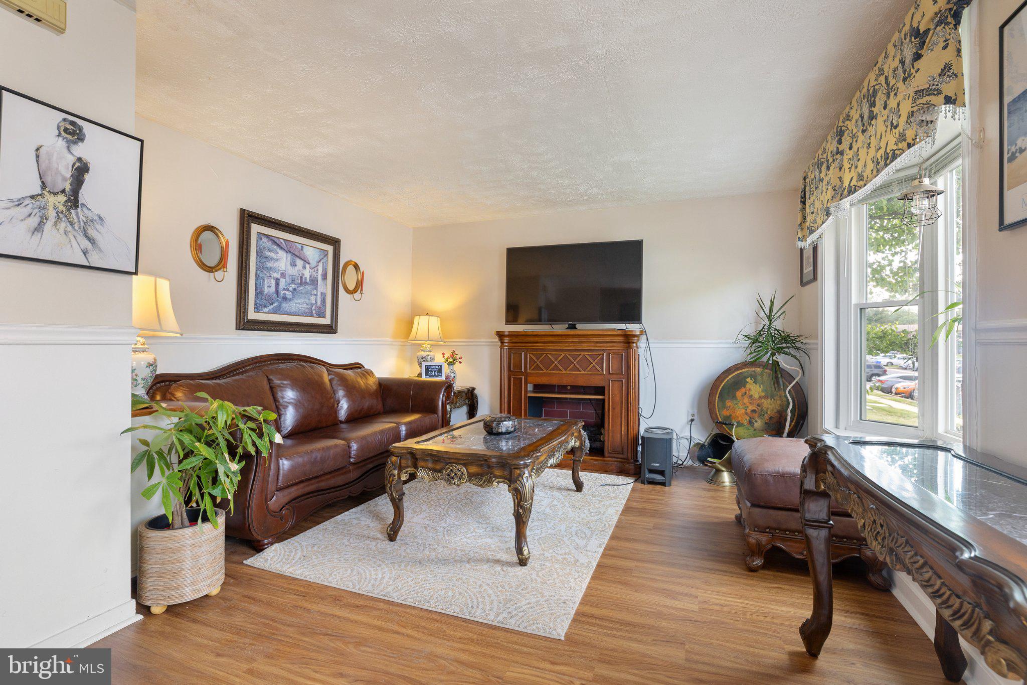 17 Morning Court Rosedale, MD 21237 - Photo 3 of 21 Inviting living space with warm accents.